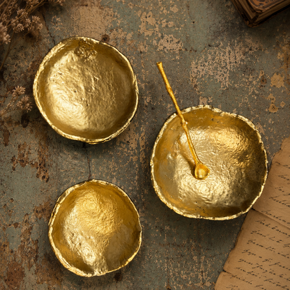 SET OF 3 GOLD CONDIMENT DISHES WITH ONE 3 ' GOLD SPOON